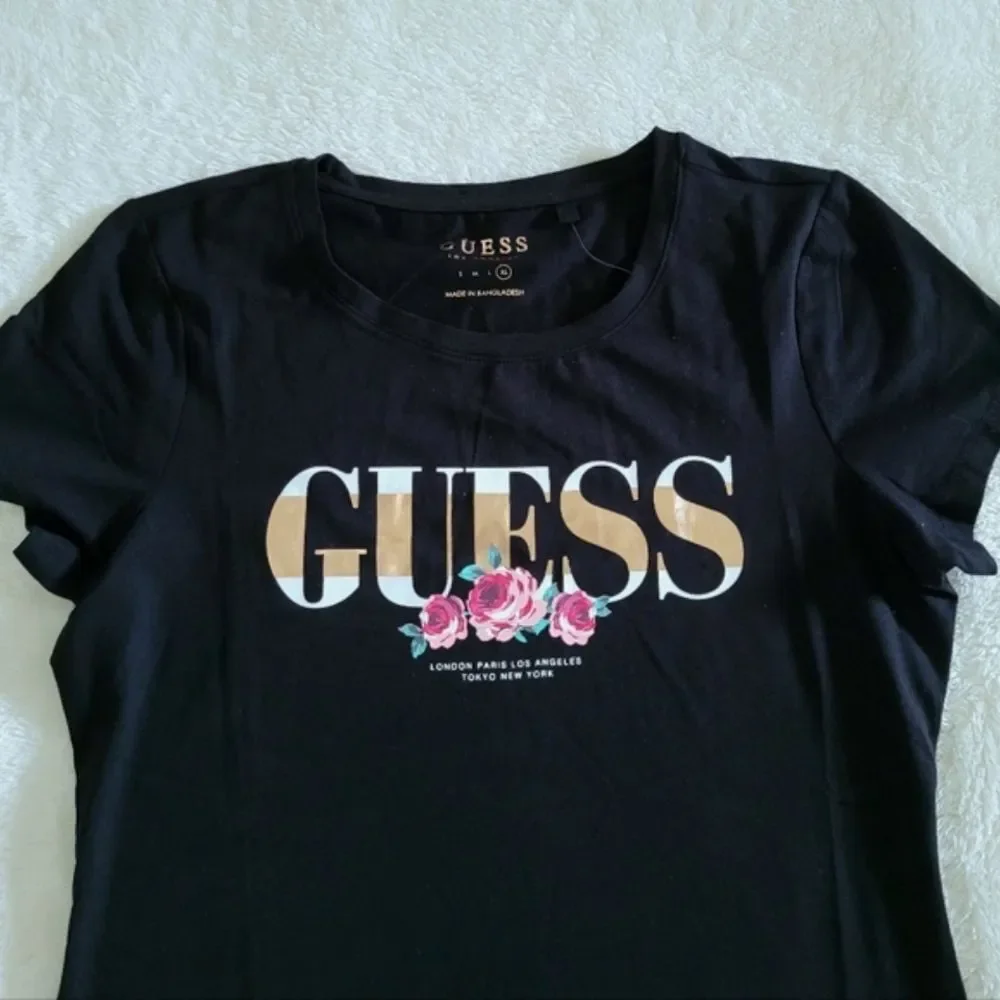 Guess❓Jet Black🖤 Carrie Floral💐 Logo Tee👕 - NWT